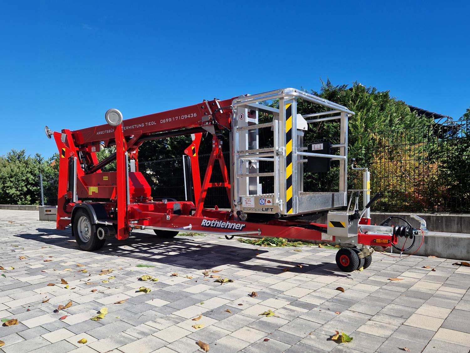 Mieten: Teleskop Anhänger-Arbeitsbühne Typ TM 15 TJi