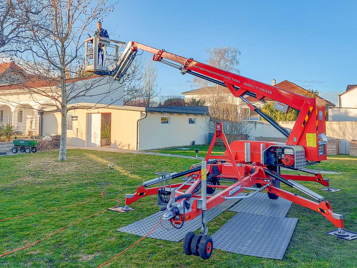 Arbeitsbühne mieten: Teleskop Anhänger-Arbeitsbühne Typ TM 15 TJi