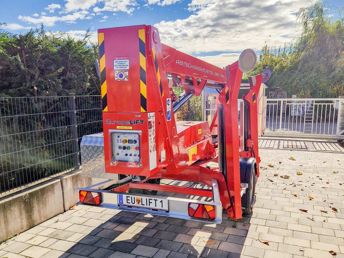 Mieten: Teleskop Anhänger-Arbeitsbühne Typ TM 15 TJi